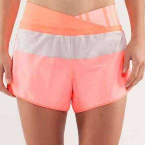 lululemon athletica Pants - Lululemon Pace short 3.5 inseam medium rise stripes reflective loose fit liner